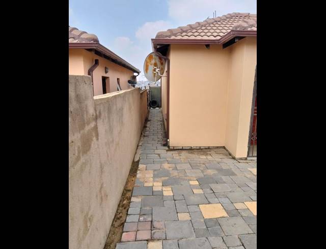 2 BEDROOM HOUSE FOR SALE IN CLAYVILLE